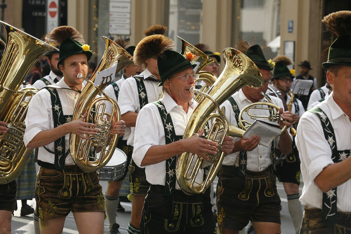 Salzburg, St. Rupert. Oktoberfest, Lederhosen oder Dirndl